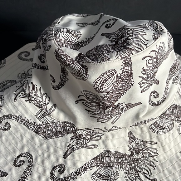 OndadeMar Ladies Reversible Seahorse Bucket Hat - Picture 14 of 16